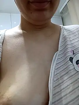 Snapshot of Emilyhomegirl1 chatting on 02.05.26 Emilyhomegirl1 online show from 02.05.26