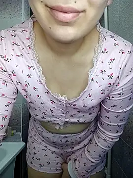 Snapshot of Emilyhomegirl1 chatting on 02.13.26 Emilyhomegirl1 online show from 02.13.26