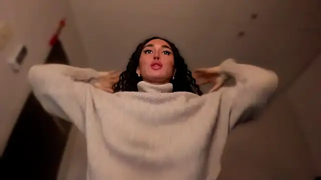 Snapshot of mxshemale_ladyboy chatting on 10.13.25 mxshemale ladyboy online show from 10.13.25