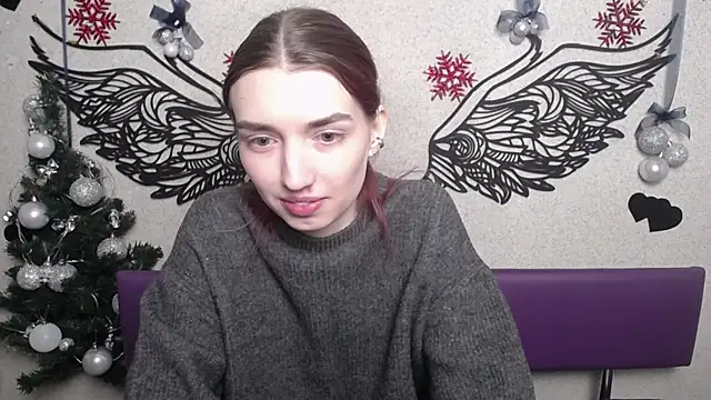 Snapshot of LisaDarcy chatting on 12.16.25 LisaDarcy online show from 12.16.25