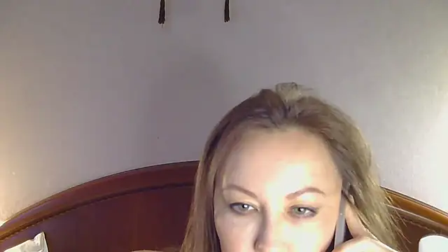 Snapshot of NessaMuti chatting on 12.17.25 NessaMuti online show from 12.17.25