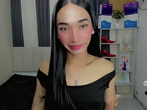 Snapshot of BigCockKhyla chatting on 12.17.25 BigCockKhyla online show from 12.17.25