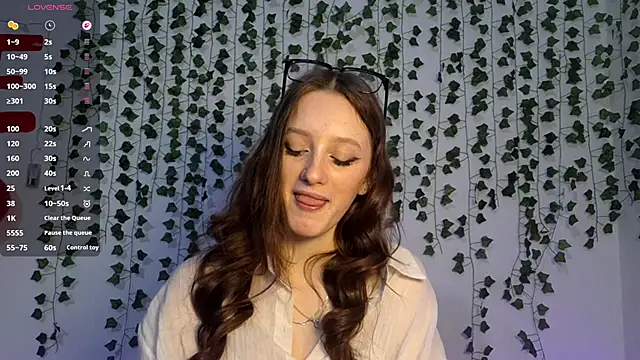 Snapshot of LisaBoddy chatting on 02.15.26 LisaBoddy online show from 02.15.26