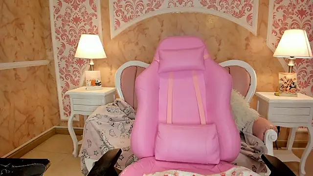 Snapshot of Saakura chatting on 12.17.25 Saakura online show from 12.17.25