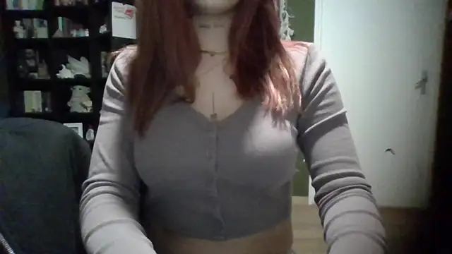 Snapshot of babyfireee chatting on 12.18.25 babyfireee online show from 12.18.25