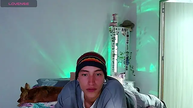 Snapshot of Perfect_match19 chatting on 12.15.25 Perfect match19 online show from 12.15.25