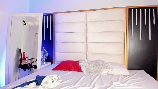 JuliMonroe19 online show from 02.20.26