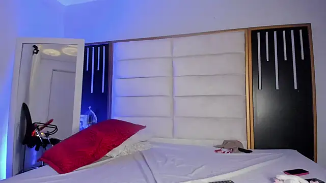 JuliMonroe19 online show from 02.24.26