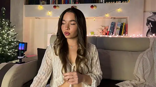 Snapshot of Avvechloe chatting on 12.17.25 Avvechloe online show from 12.17.25