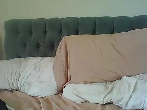 Snapshot of Valennight chatting on 12.15.25 Valennight online show from 12.15.25