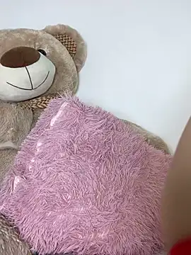 Snapshot of Aleja_oficial chatting on 12.17.25 Aleja oficial online show from 12.17.25