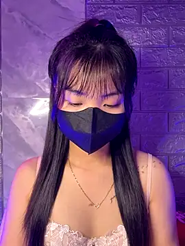 Snapshot of ___KARA___ chatting on 12.18.25 KARA online show from 12.18.25