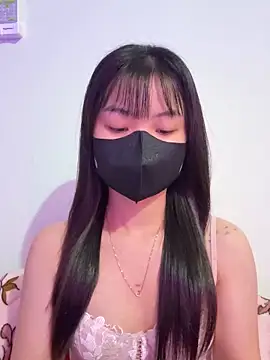 Snapshot of ___KARA___ chatting on 12.19.25 KARA online show from 12.19.25