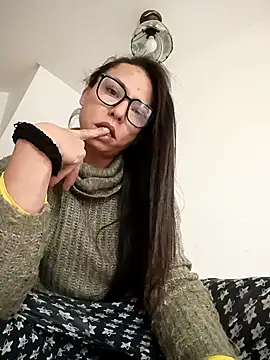 Snapshot of Mar6908 chatting on 12.16.25 Mar6908 online show from 12.16.25