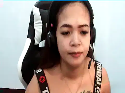 Snapshot of CleopatraLee chatting on 12.17.25 CleopatraLee online show from 12.17.25