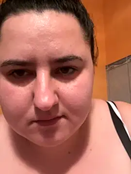 LOVE LIEBE online show from 12.17.25