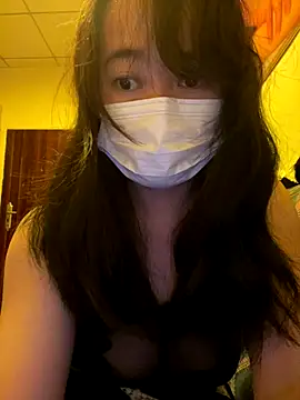 Snapshot of qiqi-01 chatting on 12.18.25 qiqi-01 online show from 12.18.25