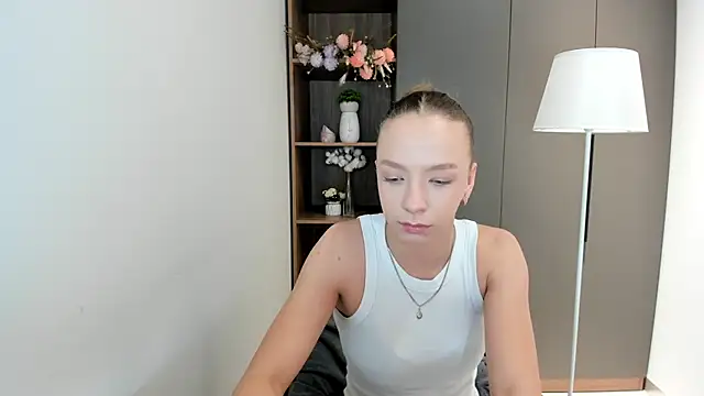 Snapshot of StevieKemner chatting on 12.17.25 StevieKemner online show from 12.17.25