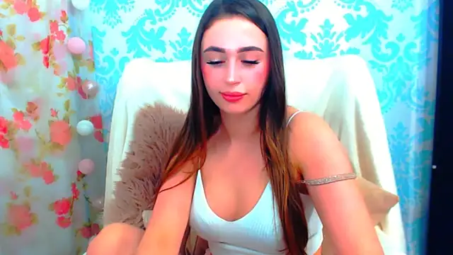 Snapshot of LarissaSweet21 chatting on 12.16.25 LarissaSweet21 online show from 12.16.25