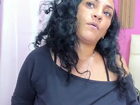 Snapshot of Bianca_slut1 chatting on 12.18.25 Bianca slut1 online show from 12.18.25