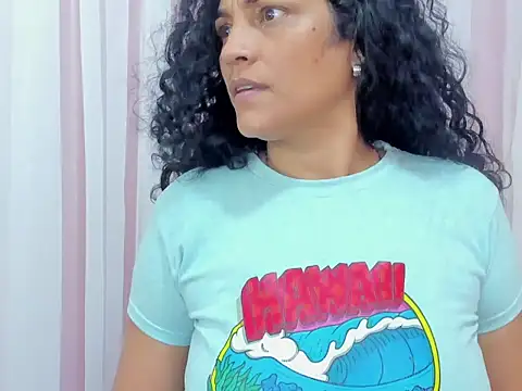 Snapshot of Bianca_slut1 chatting on 12.21.25 Bianca slut1 online show from 12.21.25