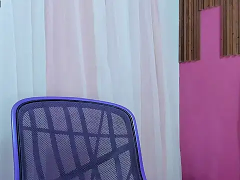 Snapshot of Bianca_slut1 chatting on 12.22.25 Bianca slut1 online show from 12.22.25