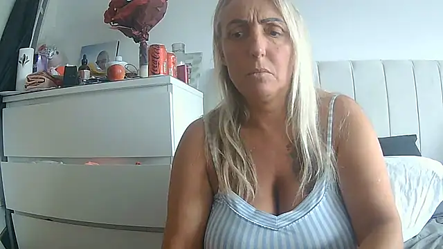 Snapshot of theblondecocklover chatting on 06.12.26 theblondecocklover online show from 06.12.26