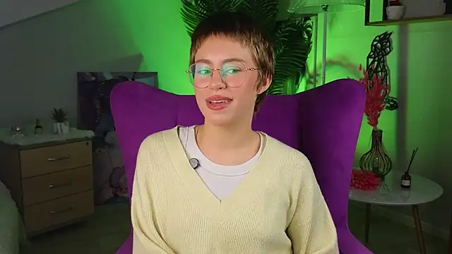 AidaGigantino online show from 12.17.25