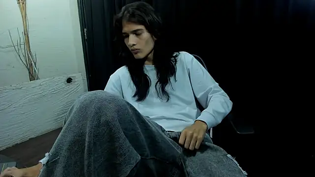 Snapshot of StarCrow19 chatting on 12.18.25 StarCrow19 online show from 12.18.25