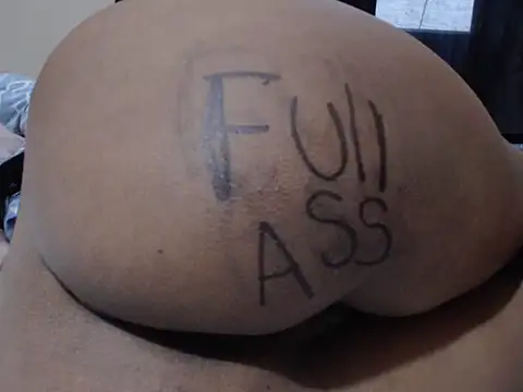 Snapshot of Gabby_Stunning chatting on 12.21.25 Gabby Stunning online show from 12.21.25