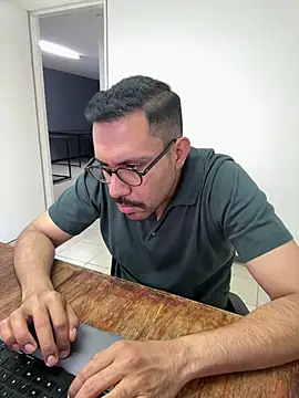 AdrianGarcia89 online show from 04.17.26