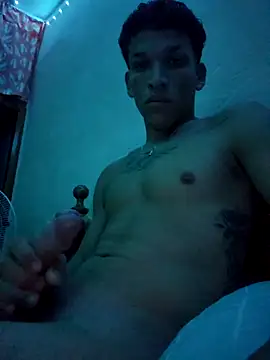 Snapshot of norvisito chatting on 12.18.25 norvisito online show from 12.18.25