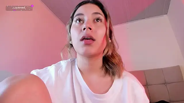 Violet Blazee online show from 04.14.26