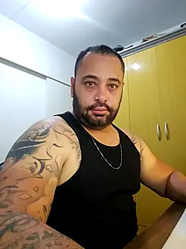 Snapshot of drlluis chatting on 12.17.25 drlluis online show from 12.17.25