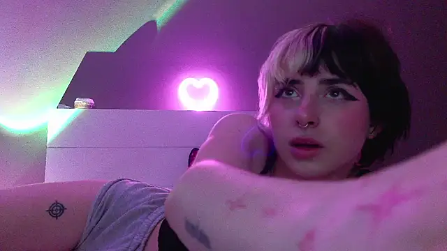 MikaScarlet online show from 04.04.26