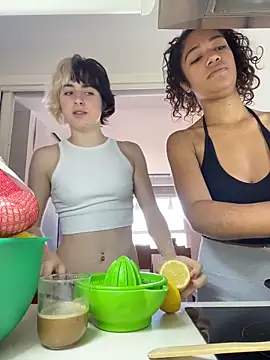 MikaScarlet online show from 04.09.26