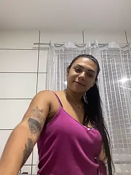 Snapshot of Nini_ chatting on 12.17.25 Nini online show from 12.17.25