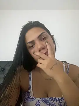 Snapshot of Nini_ chatting on 12.18.25 Nini online show from 12.18.25