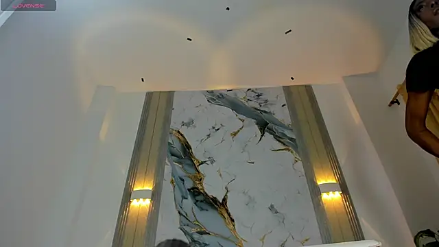 MiaLuxxi online show from 04.01.26