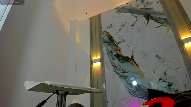 MiaLuxxi online show from 04.20.26