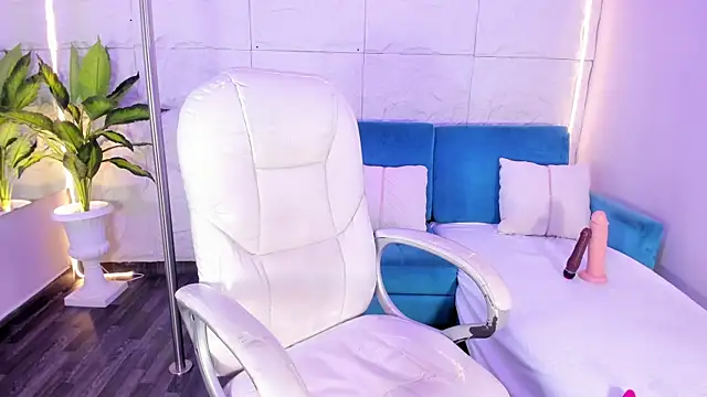 Mia Ness online show from 01.10.26