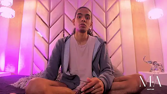 Snapshot of Max_Ari chatting on 01.13.26 Max Ari online show from 01.13.26