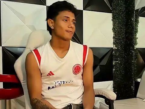 Snapshot of andrew_myersx chatting on 01.10.26 andrew myersx online show from 01.10.26