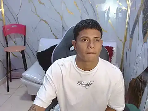 Snapshot of andrew_myersx chatting on 03.04.26 andrew myersx online show from 03.04.26