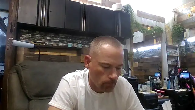 Snapshot of MISTERANDDEMI chatting on 05.18.26 MISTERANDDEMI online show from 05.18.26