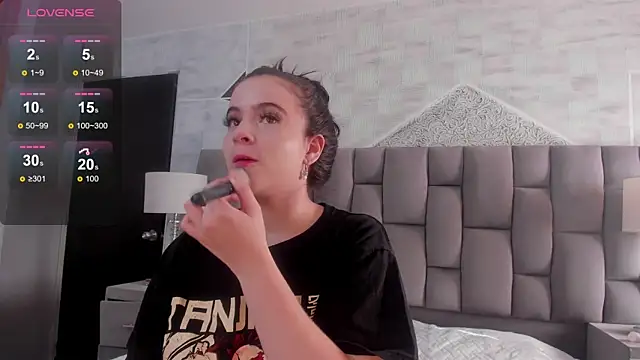 Snapshot of ChannelWhitee_ chatting on 01.18.26 ChannelWhitee online show from 01.18.26