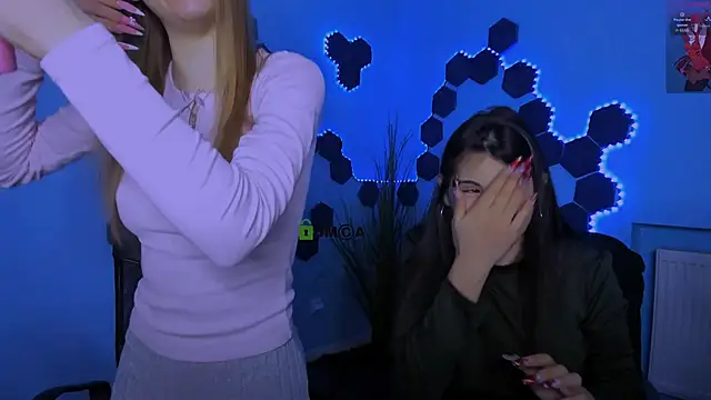 Snapshot of lizzie_boom_ chatting on 02.23.26 lizzie boom online show from 02.23.26