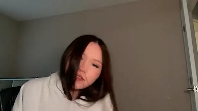 Snapshot of luvvivii chatting on 05.19.26 luvvivii online show from 05.19.26