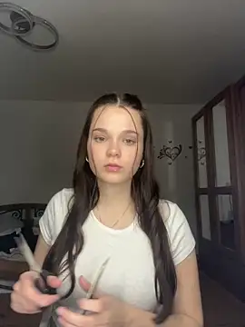 Snapshot of ElenaMariee chatting on 12.19.25 ElenaMariee online show from 12.19.25