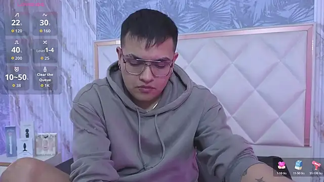 Snapshot of Hades_tay chatting on 12.20.25 Hades tay online show from 12.20.25